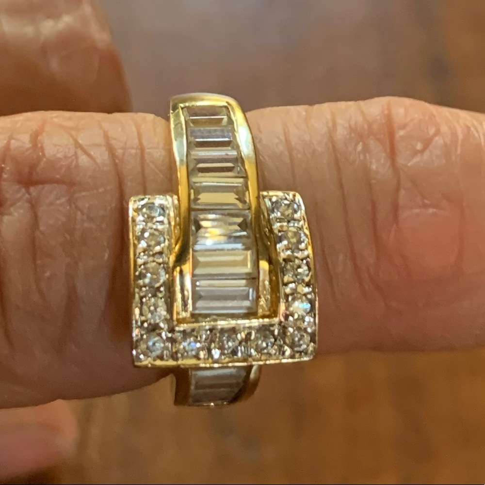 Buckle Ring - Picture 3 of 6